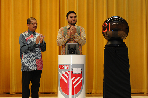 TUANKU PRO CHANCELLOR AWARDED EXCELLENCE AWARDS TO 18 UPM ACADEMIC STAFF 